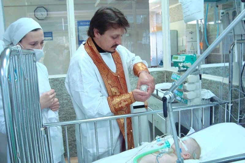 можно ли крестить без крестных родителей