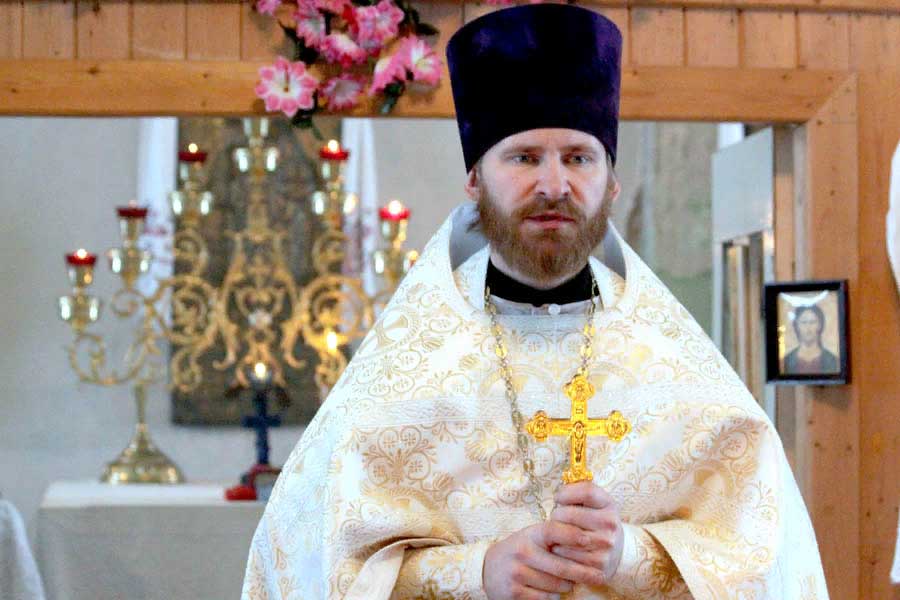 можно ли крестить мальчика без крестного отца