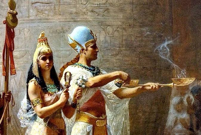 Жрецы и жрицы в эзотерических практиках: их роль и функции